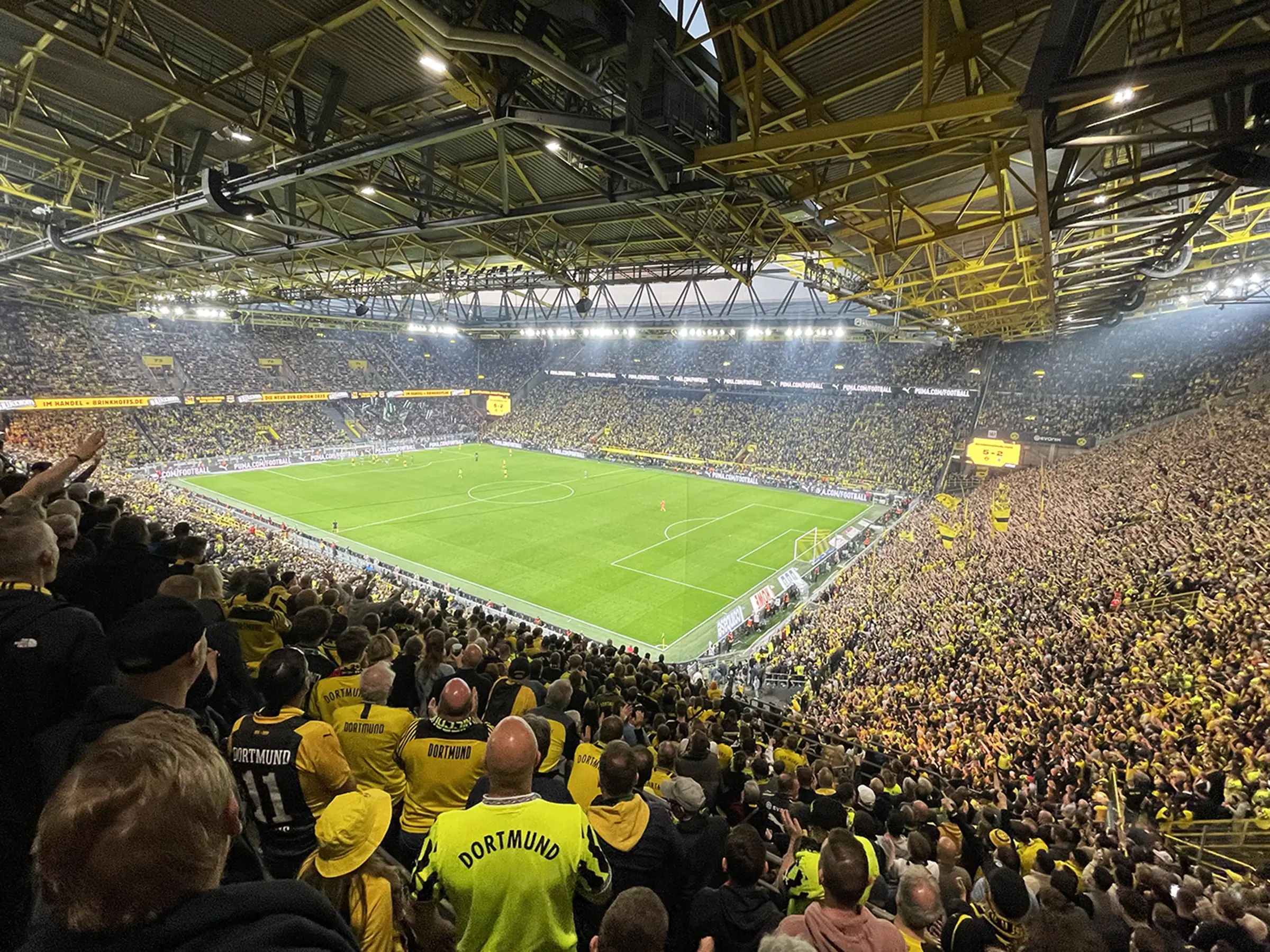 BVB Maniacs Styria feiern den Sieg von Borussia Dortmund