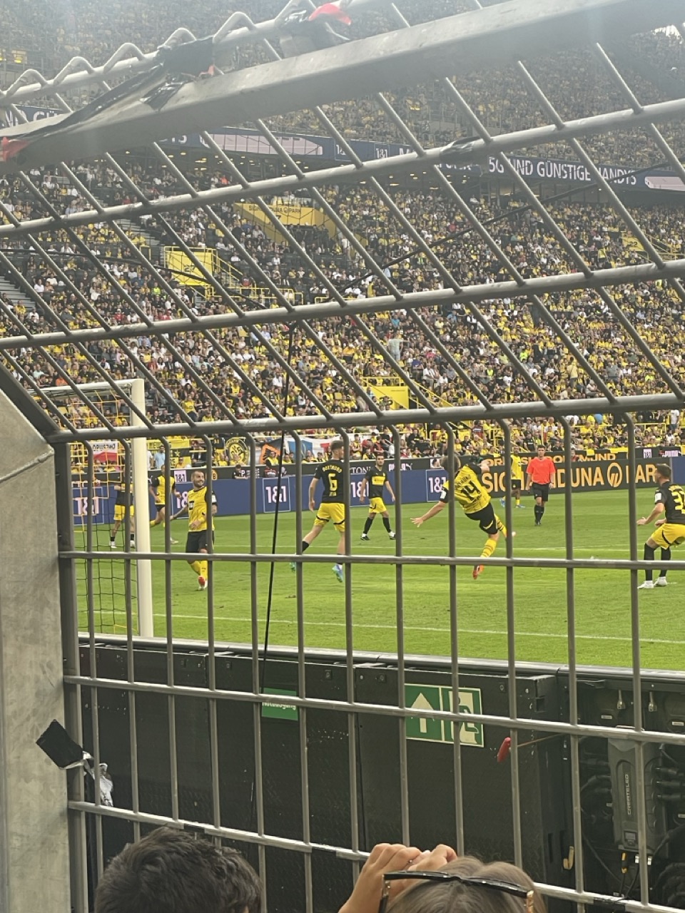Emotionale Fanreiseerlebnisse der BVB Maniacs Styria auf der Südtribüne des Signal Iduna Parks
