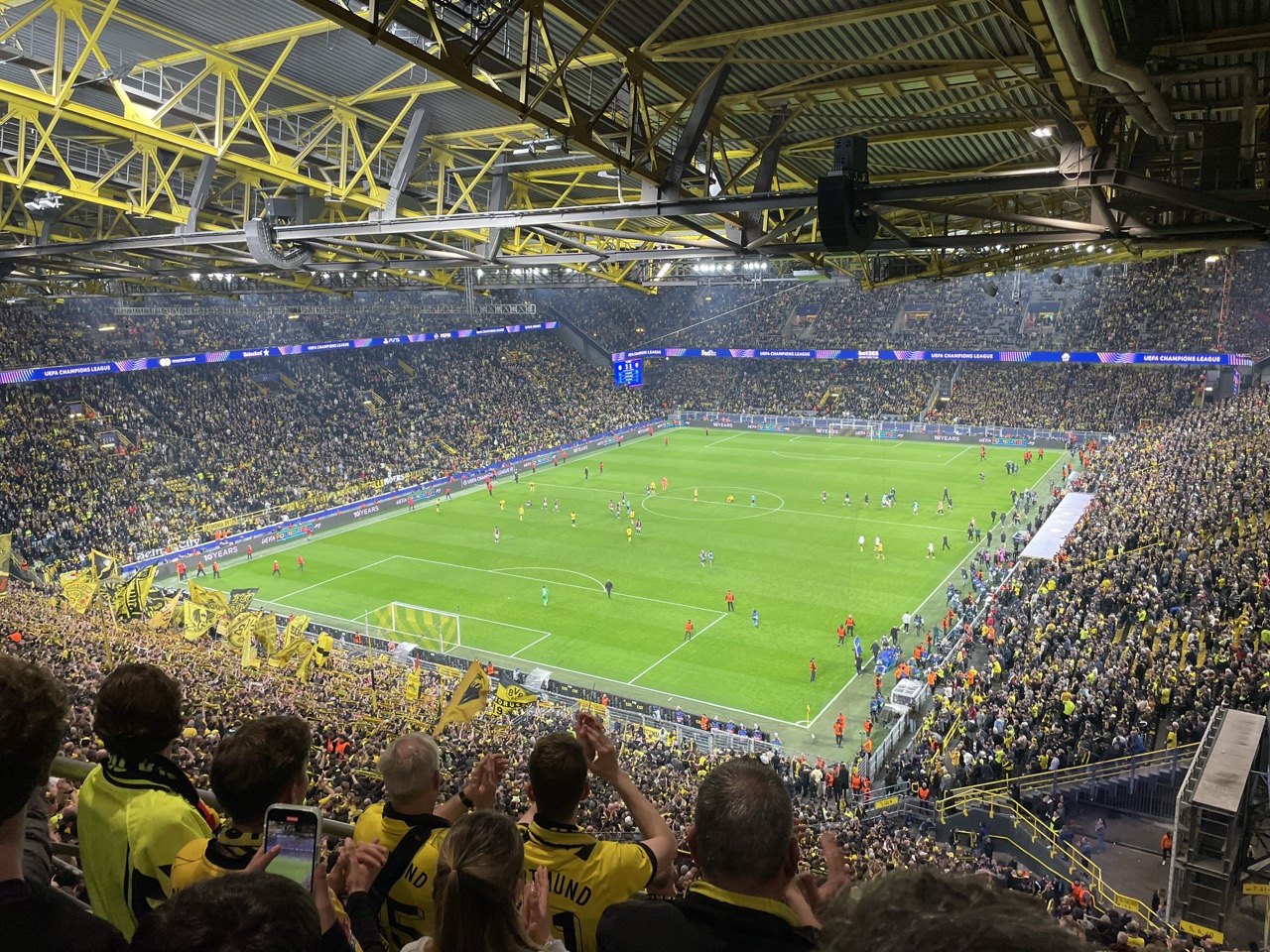 BVB Maniacs Styria feiern Borussia Dortmunds Meisterschaft
