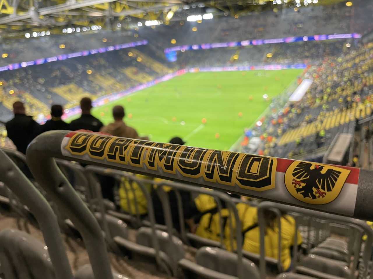 Fan-Emotionen: BVB Maniacs Styria bei Flutlichtspiel in der Champions League von Dortmund gegen Real Madrid
